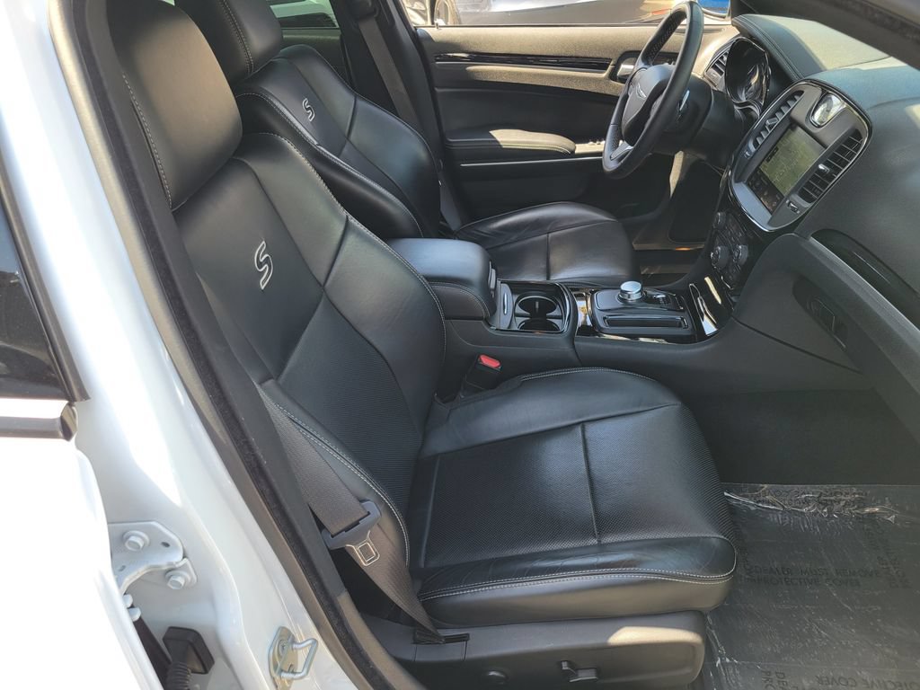 Used 2023 Chrysler 300 S w/ Comfort Group RWD image 19