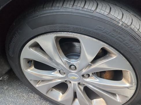 Used 2018 Chevrolet Malibu Premier FWD image 3