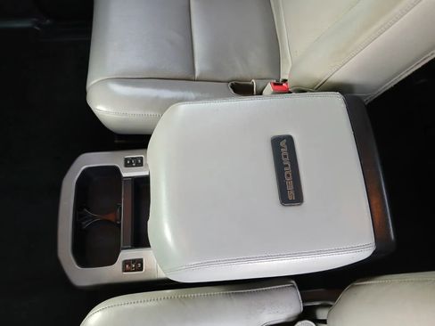 Used 2015 Toyota Sequoia Platinum image 16