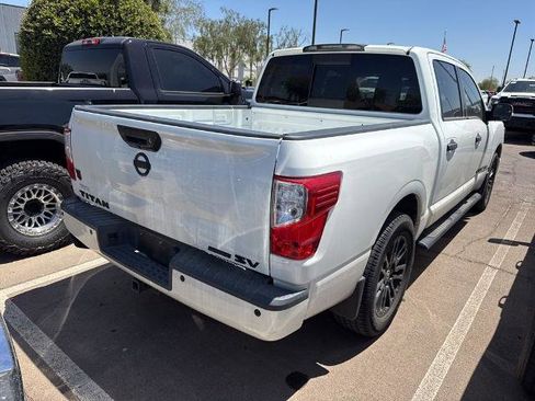 Used 2019 Nissan Titan SV w/ SV Convenience Package RWD image 4