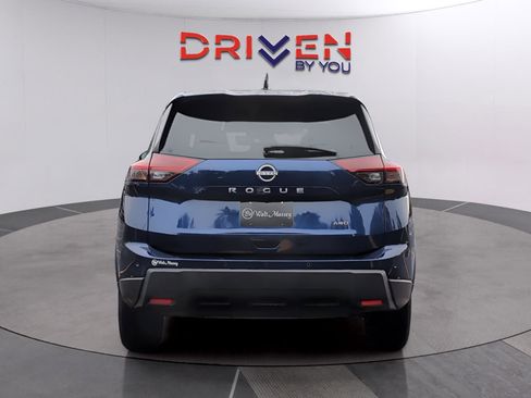 Used 2025 Nissan Rogue SV AWD/4WD image 4