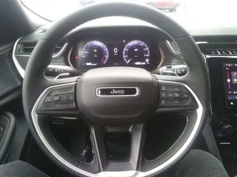 New 2025 Jeep Grand Cherokee Altitude AWD/4WD image 14