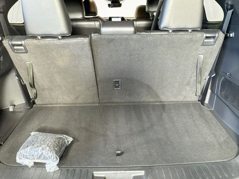 Used 2025 Toyota Highlander XSE AWD/4WD image 24