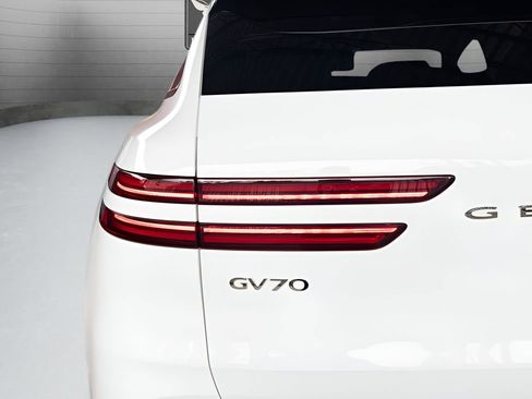 Used 2023 Genesis GV70 2.5T w/ Sport Prestige Package AWD/4WD image 18