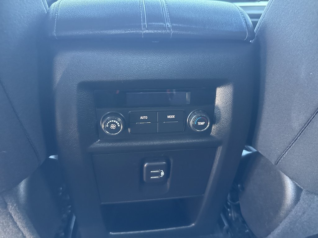 Used 2023 Chevrolet Traverse LT FWD image 32