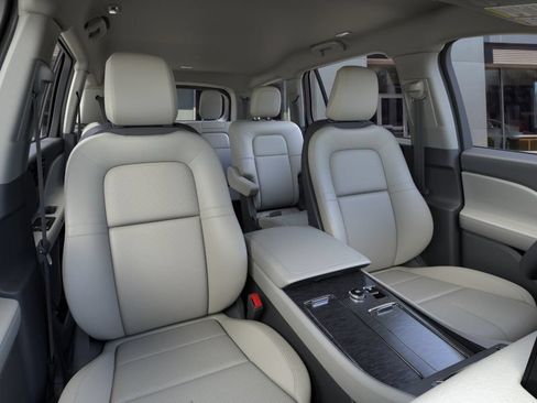Used 2026 Lincoln Aviator AWD image 10