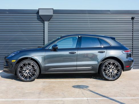 Certified 2026 Porsche Macan AWD/4WD image 2