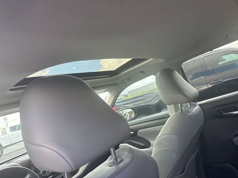 Used 2021 Toyota Highlander XLE FWD image 11
