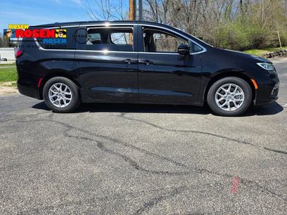 Used 2024 Chrysler Pacifica Touring-L