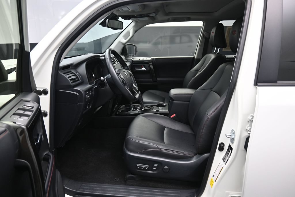 Used 2021 Toyota 4Runner Venture w/ Moonroof Package AWD/4WD image 9