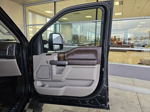 Used 2019 Ford F250 Limited image 11