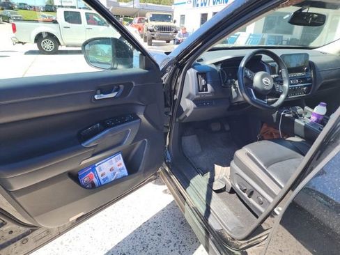 Used 2022 Nissan Pathfinder SL image 8