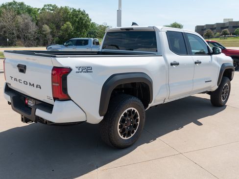 Used 2025 Toyota Tacoma TRD Off-Road AWD/4WD image 21