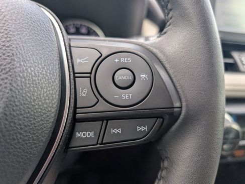 Used 2022 Toyota RAV4 XLE Premium FWD image 19
