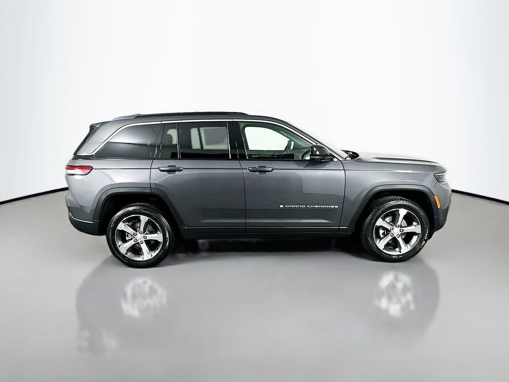 New 2026 Jeep Grand Cherokee Limited w/ Luxury Tech Group II AWD/4WD image 8