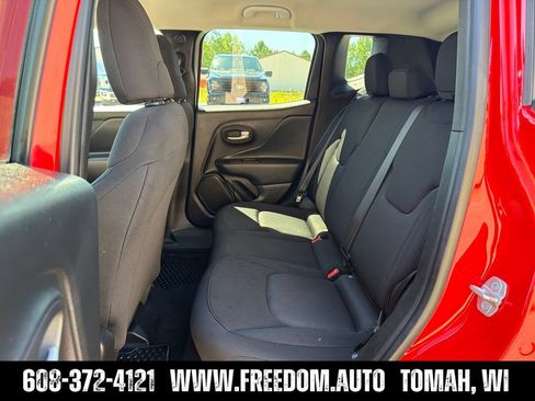 Used 2023 Jeep Renegade Latitude AWD/4WD image 24