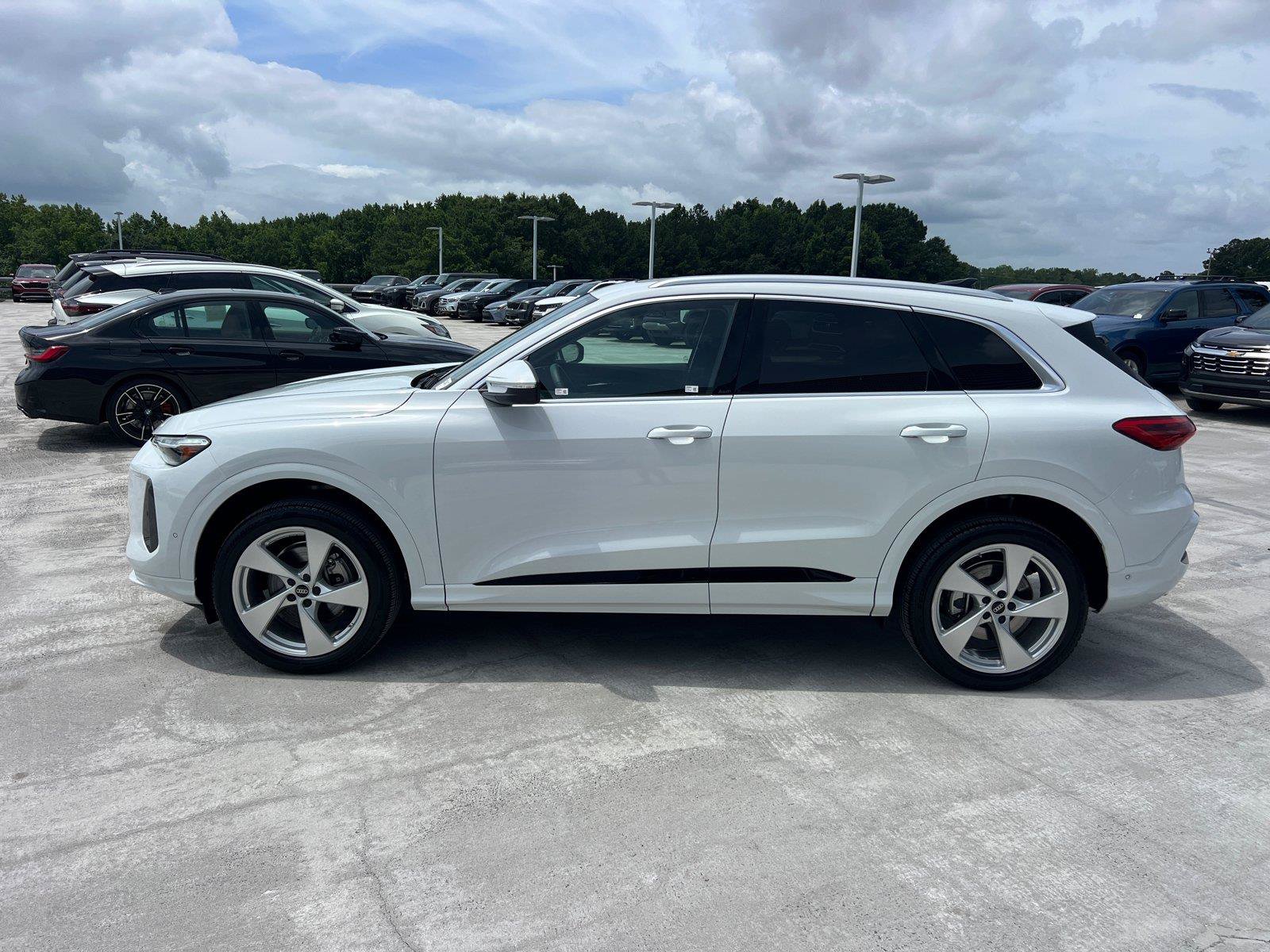 Certified 2025 Audi Q5 Premium Plus w/ Premium Plus AWD/4WD image 8