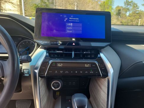 Used 2023 Toyota Venza XLE image 24