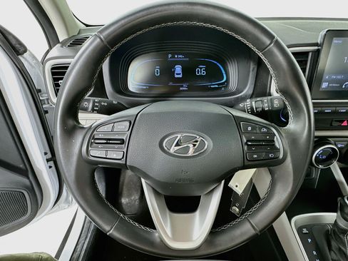 Used 2023 Hyundai Venue SEL FWD image 11