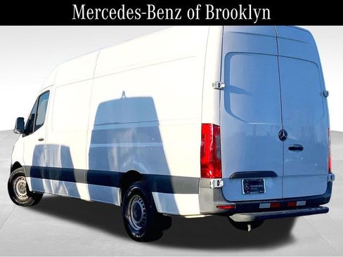 Used 2022 Mercedes-Benz Sprinter 2500 image 10