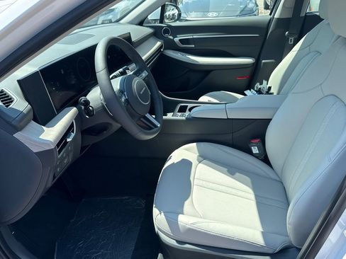 New 2025 Hyundai Sonata Limited image 9