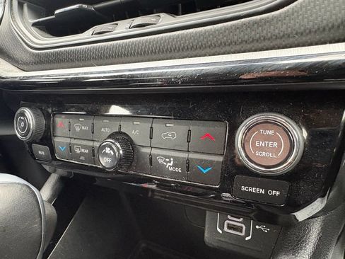 Used 2024 Jeep Compass Trailhawk AWD/4WD image 35
