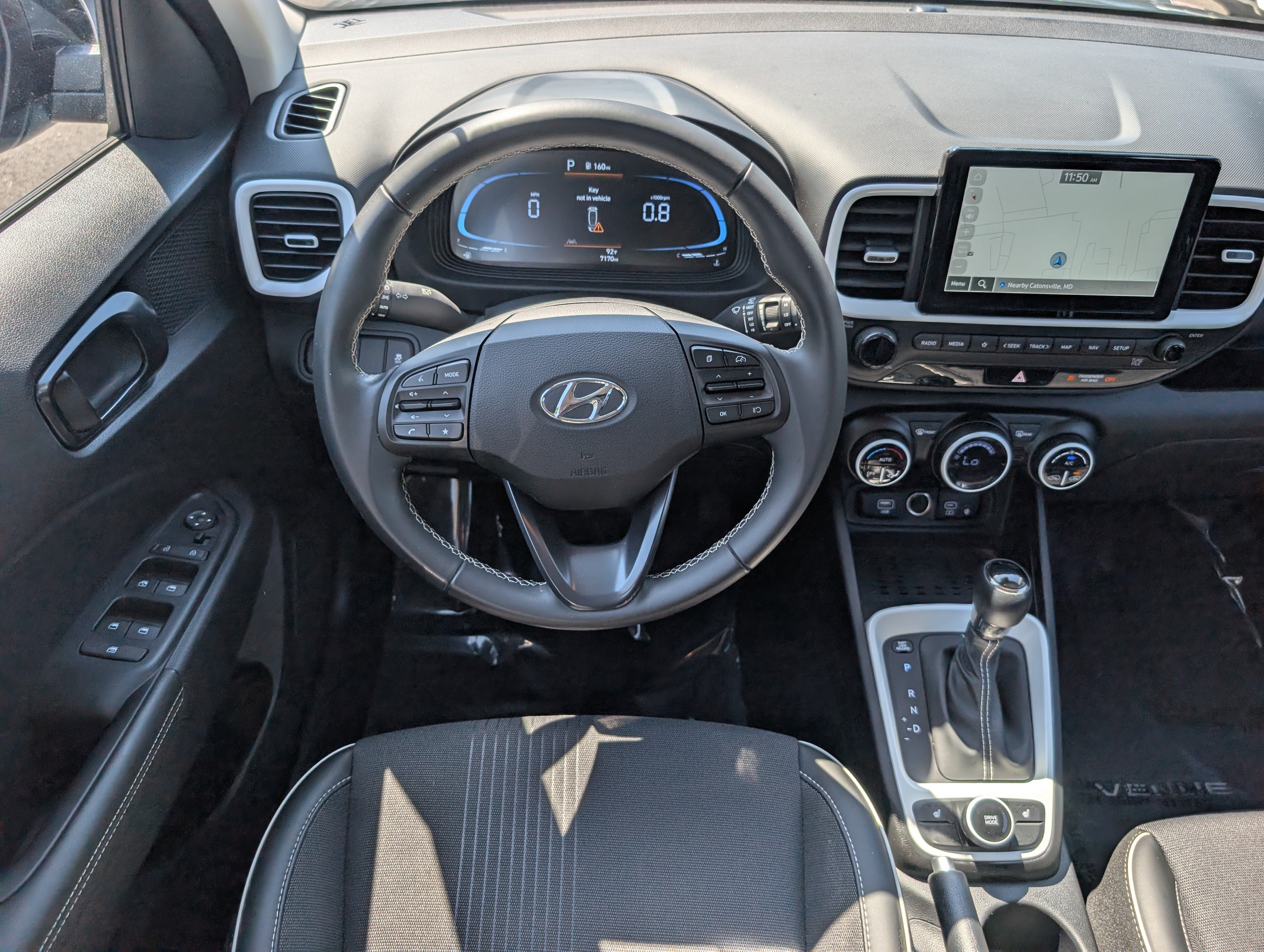 Used 2025 Hyundai Venue Limited FWD image 16