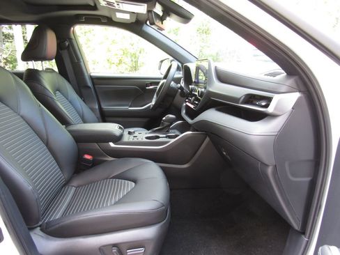 Certified 2025 Toyota Highlander XSE AWD/4WD image 19