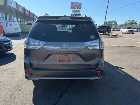 Used 2015 Toyota Sienna SE Premium image 11