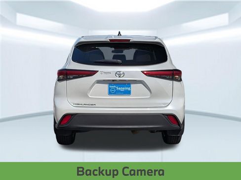 Used 2023 Toyota Highlander L FWD image 6