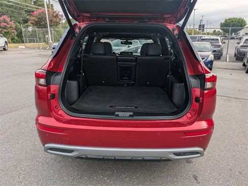 Used 2023 Mitsubishi Outlander SE image 30