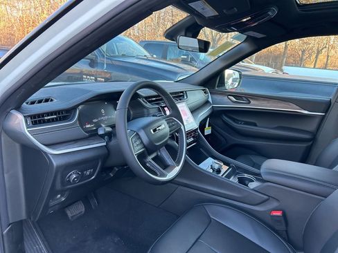 New 2025 Jeep Grand Cherokee Limited image 48