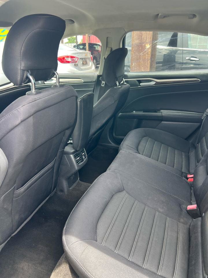 Used 2015 Ford Fusion SE w/ Equipment Group 202A FWD image 7