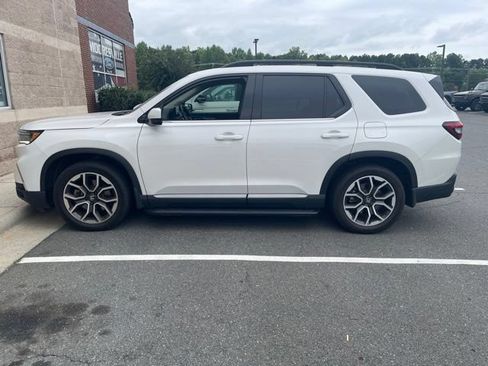 Used 2024 Honda Pilot Touring image 2