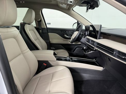 Used 2025 Lincoln Corsair Reserve image 10
