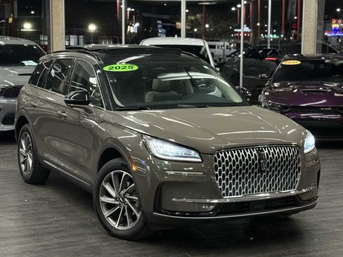 Used 2025 Lincoln Corsair AWD w/ Equipment Group 101A image 3