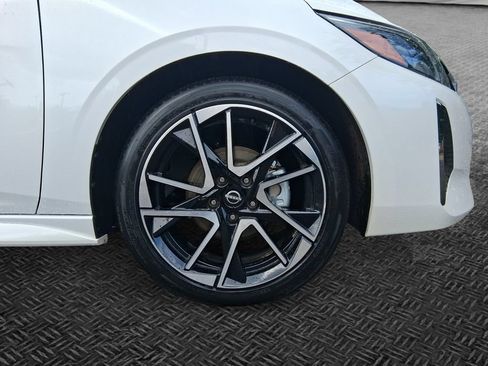 Used 2025 Nissan Sentra SR w/ SR Premium Package FWD image 11