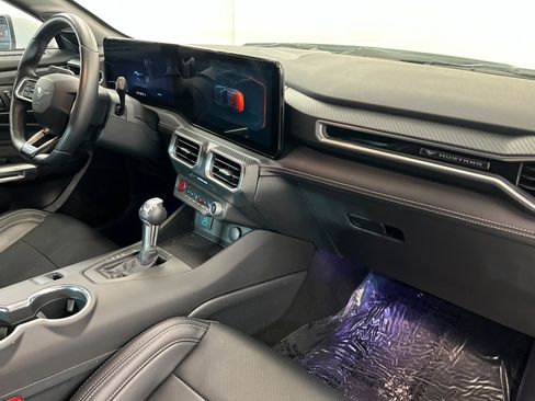 Used 2025 Ford Mustang Premium image 20