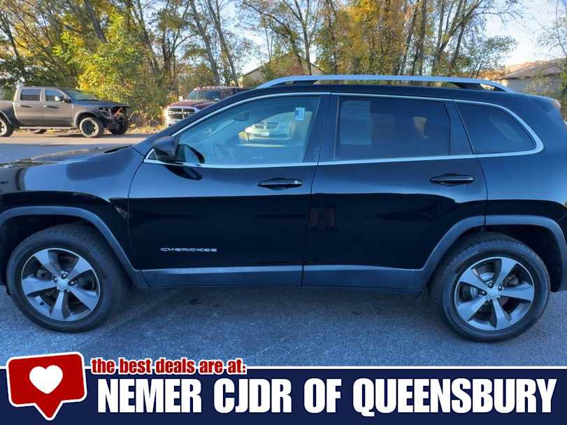 Used 2019 Jeep Cherokee Limited AWD/4WD image 5