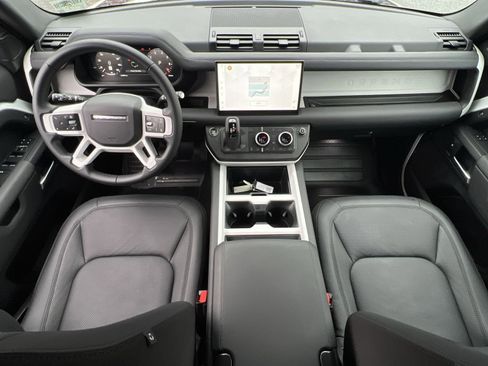 Used 2025 Land Rover Defender 110 S image 21