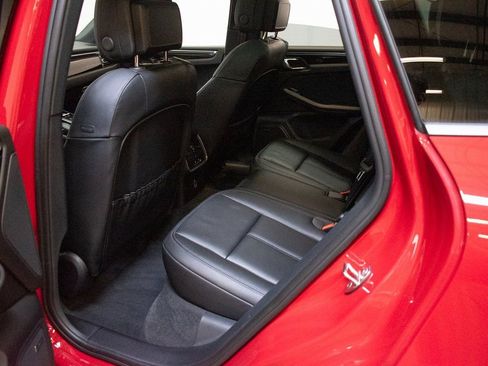 Certified 2025 Porsche Macan image 23