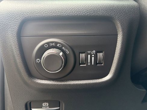 New 2025 Jeep Grand Cherokee Laredo X w/ Luxury Tech Group I AWD/4WD image 23
