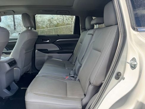 Used 2019 Toyota Highlander Limited Platinum AWD/4WD image 13