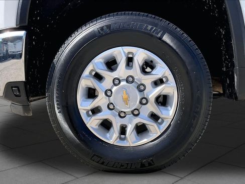 Used 2025 Chevrolet Silverado 2500 LTZ w/ LTZ Premium Package AWD/4WD image 11