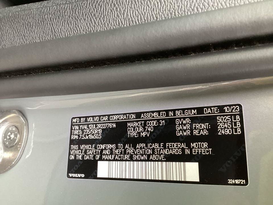 Certified 2024 Volvo XC40 B5 Plus AWD/4WD image 39