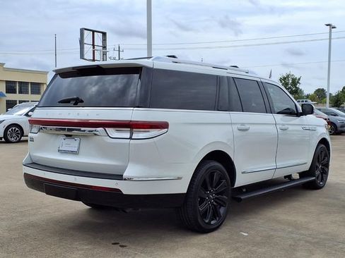 Used 2022 Lincoln Navigator L Reserve AWD/4WD image 2