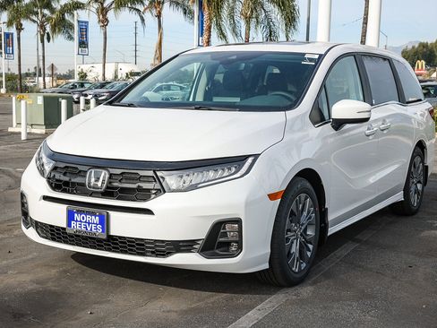 New 2026 Honda Odyssey Touring image 3