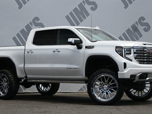 Used 2025 GMC Sierra 1500 Denali AWD/4WD image 3