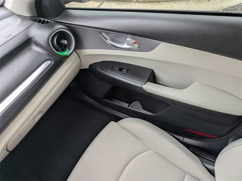 Used 2022 Kia Forte LXS w/ LXS Technology Package image 15