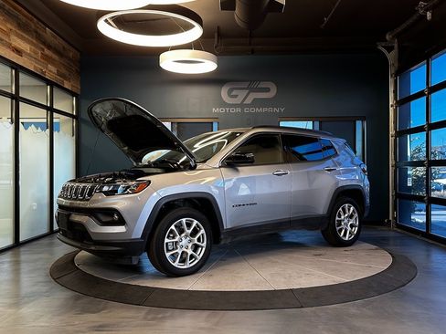 Used 2024 Jeep Compass Latitude image 23